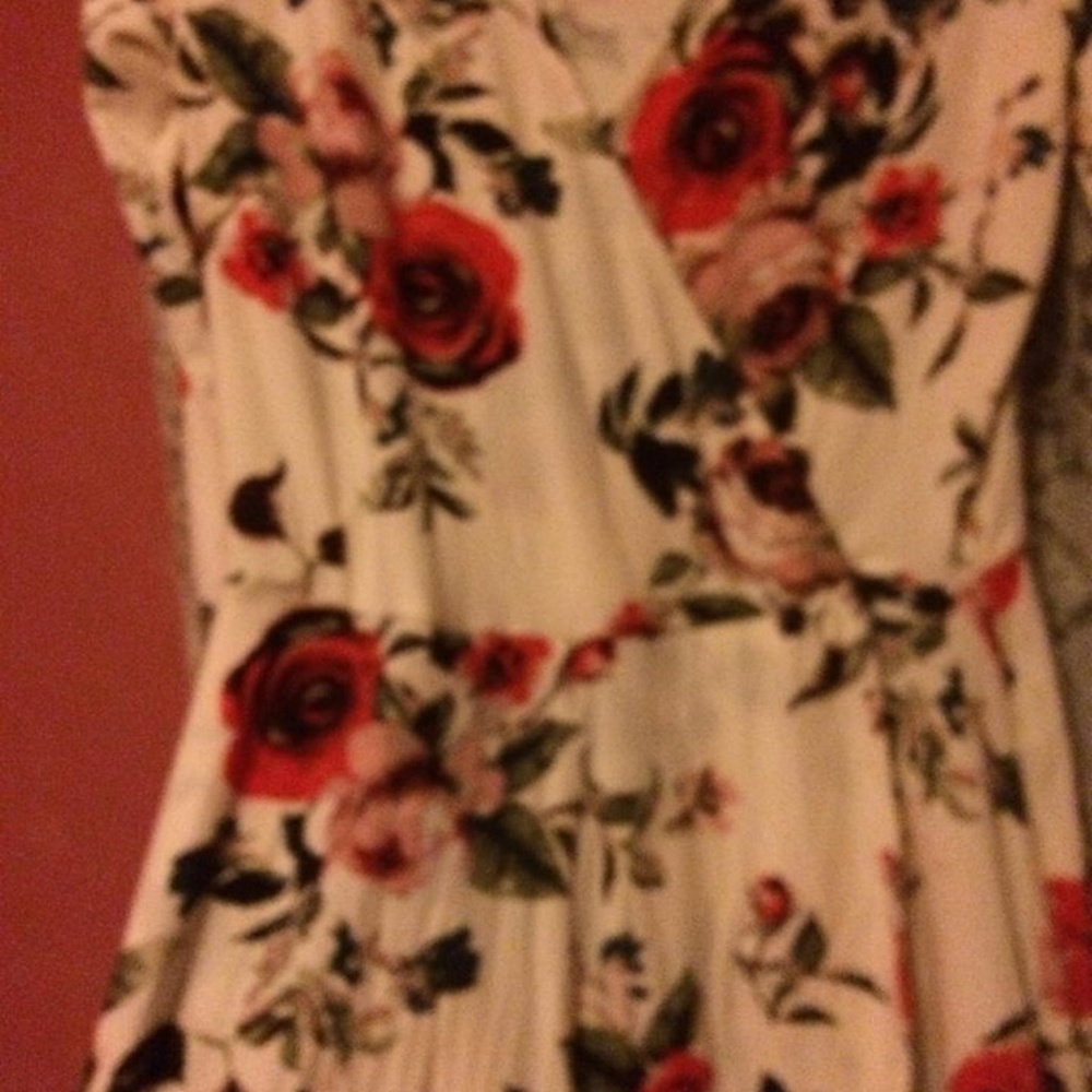 REDUCED beautiful floral print dress, Great cond. - Picture 2 of 6